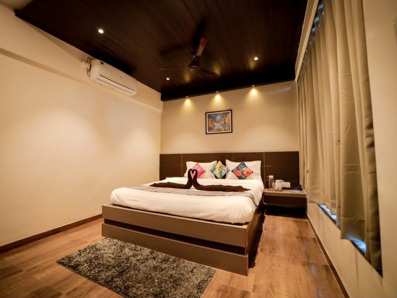 4 Bed Room Luxury Villa with Infinity Pool and Garden
