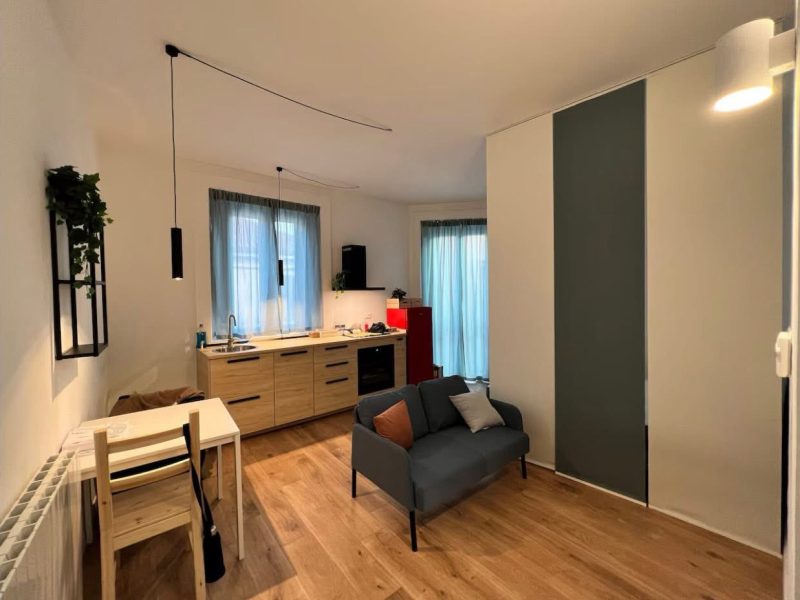 Furnished Studio with Nightstand in Downtown Paris