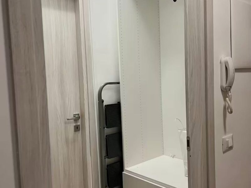 Furnished Studio with Nightstand in Downtown Paris