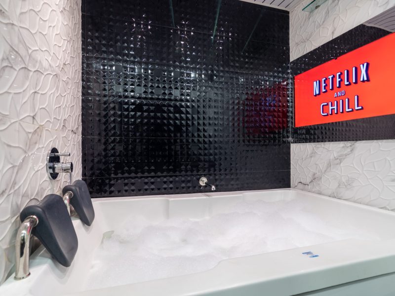 ❤ City View: Terrace 17th flr Bathtub Netflix