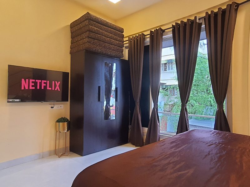 Hello Gorgeous 1BHK 5 min to Lilavati King Bed WFH