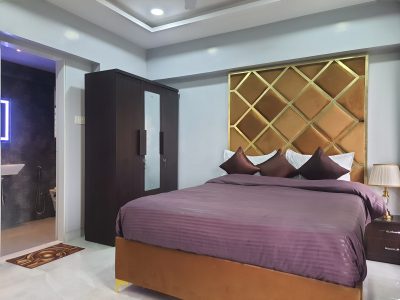 Airy 2BHK 55 TV 7 Mins to Airport Netflix WFH WIFI