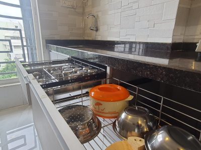 Airy 2BHK 55 TV 7 Mins to Airport Netflix WFH WIFI