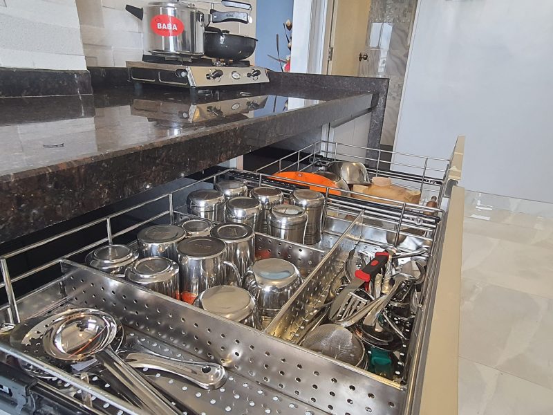 Airy 2BHK 55 TV 7 Mins to Airport Netflix WFH WIFI