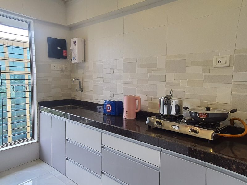 Chic 1BHK 7 Mins to Airport View King Bed WIFI