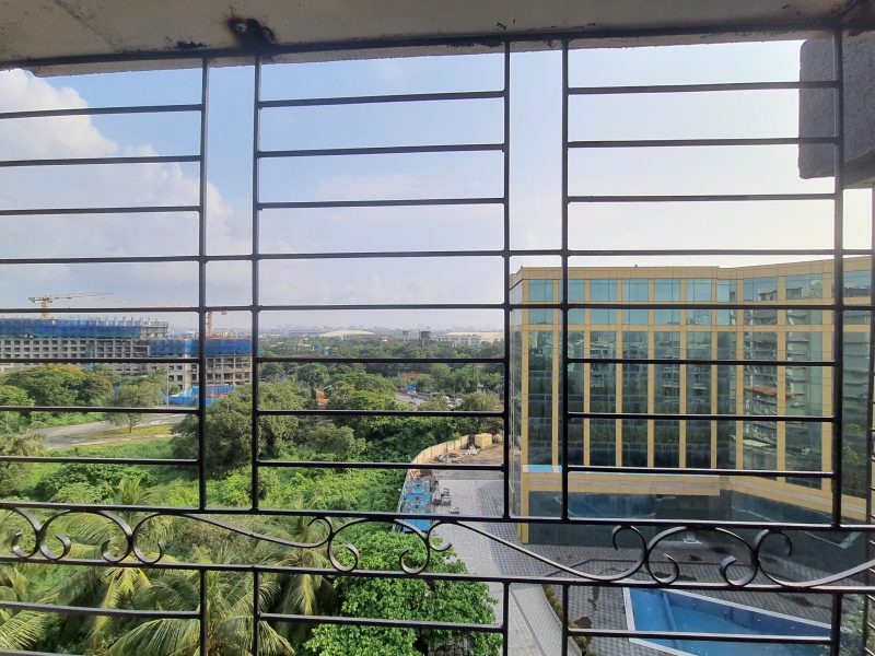 Chic 1BHK 7 Mins to Airport View King Bed WIFI