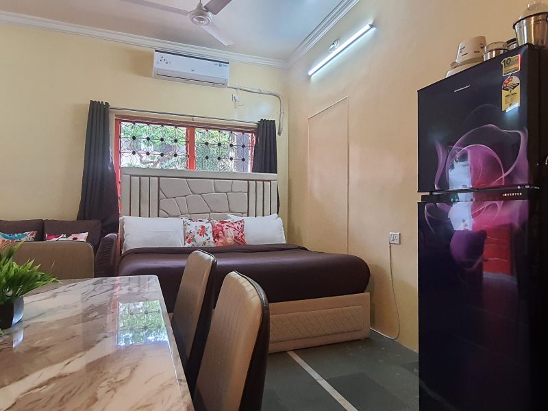 Snug studio 15 mins to sea cafe Wifi Netflix 55 TV