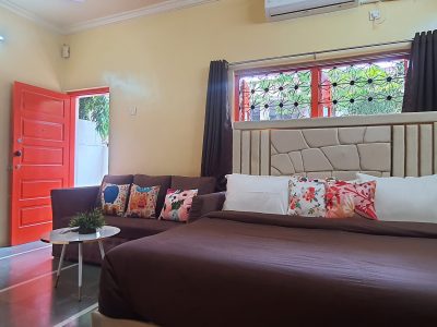 Snug studio 15 mins to sea cafe Wifi Netflix 55 TV