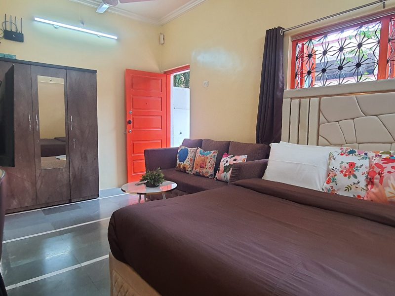 Snug studio 15 mins to sea cafe Wifi Netflix 55 TV