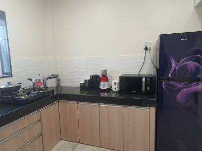 Grand 2BHK 15 Mins to Sea Cafe Wifi King Bed