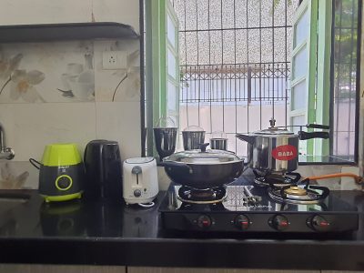 Comfy 1BHK 15 Mins Sea Cafe Wifi Netflix 55 TV