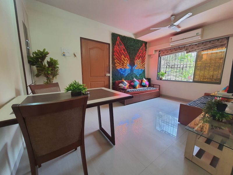 Well located 5 mins to Sea Cafes & Bistros