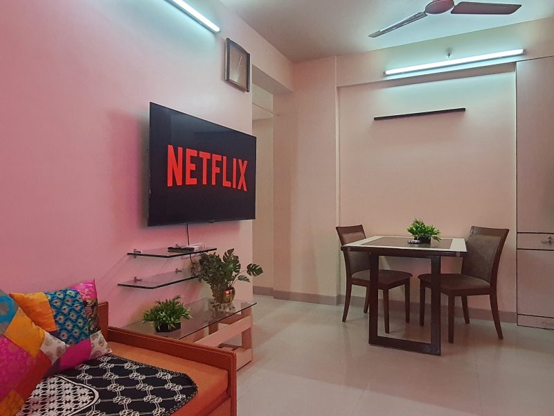 Well located 5 mins to Sea Cafes & Bistros