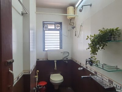 Well located 5 mins to Sea Cafes & Bistros