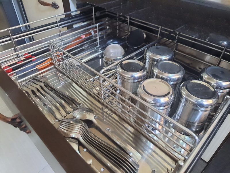 Well located 5 mins to Sea Cafes & Bistros