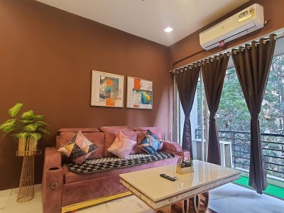 Homely 2bhk w/ Balcony Netflix W-ifi 55 TV