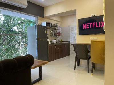 Bright Insta-ready 1BHK Neon Wings Wifi Netflix