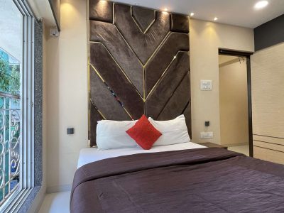 Bright Insta-ready 1BHK Neon Wings Wifi Netflix