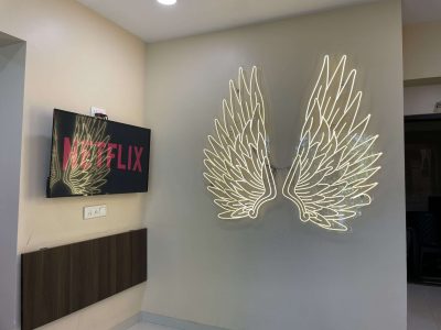 Bright Insta-ready 1BHK Neon Wings Wifi Netflix