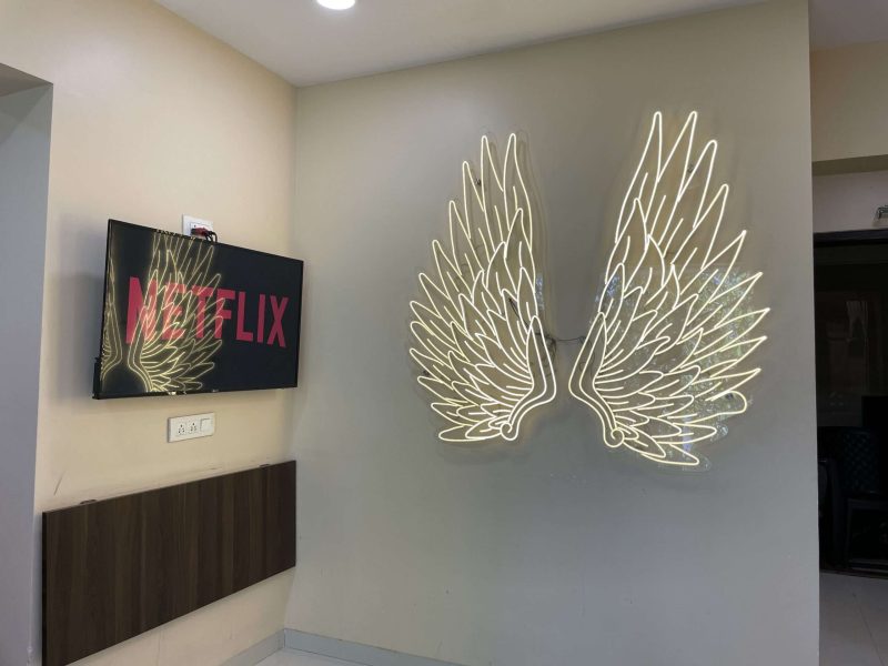 Bright Insta-ready 1BHK Neon Wings Wifi Netflix