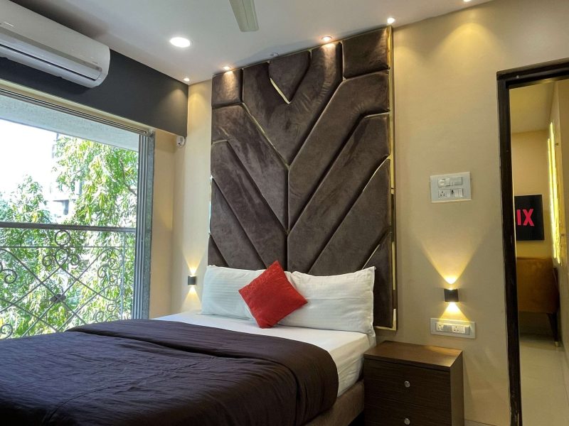 Bright Insta-ready 1BHK Neon Wings Wifi Netflix