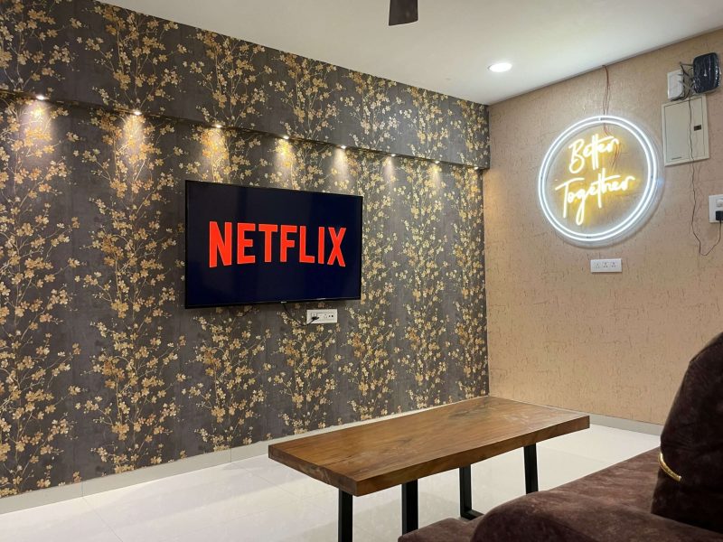 ❤ Graceful 1BHK Netflix 55″ TV Wifi Ready Kitchen