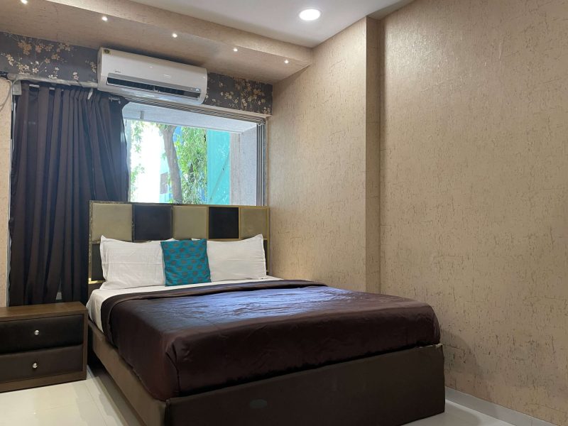 ❤ Graceful 1BHK Netflix 55″ TV Wifi Ready Kitchen