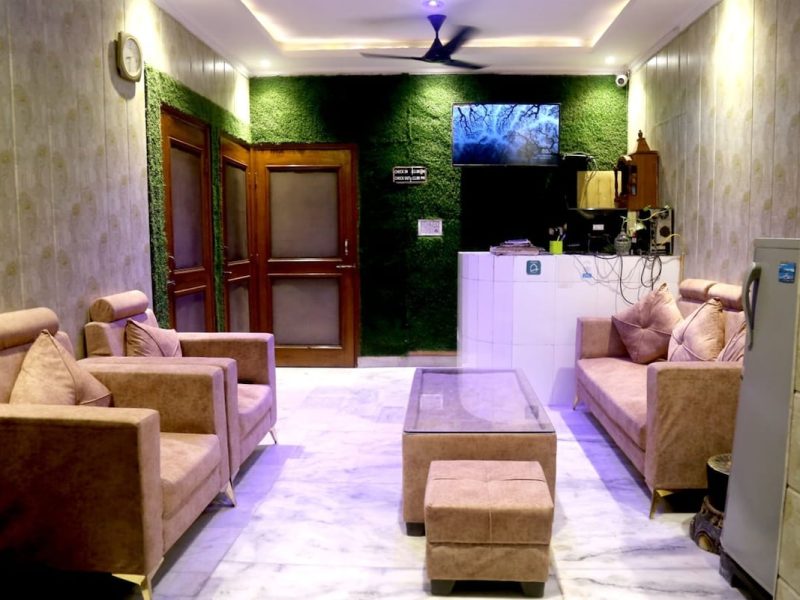 Pyrenees Homestay, Agra