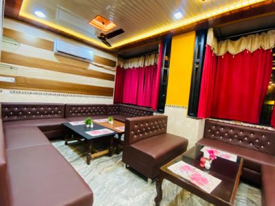 Friends Paying Guest, Agra