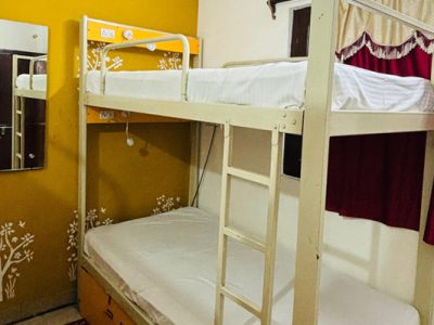 Friends Paying Guest, Agra