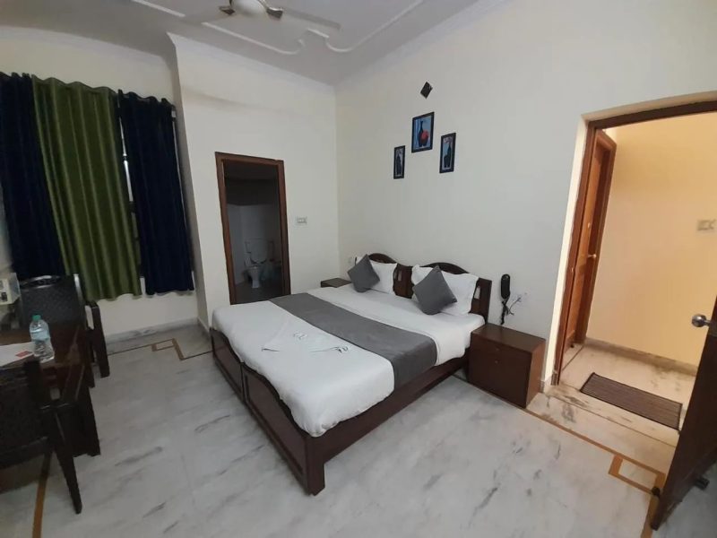 Hotel The Holiday Home & Homestay