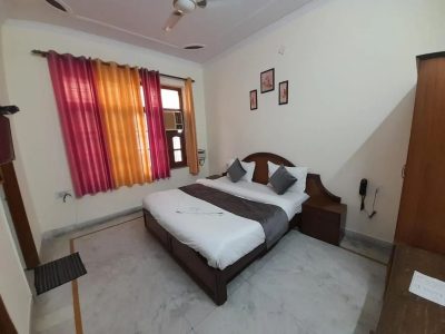 Hotel The Holiday Home & Homestay