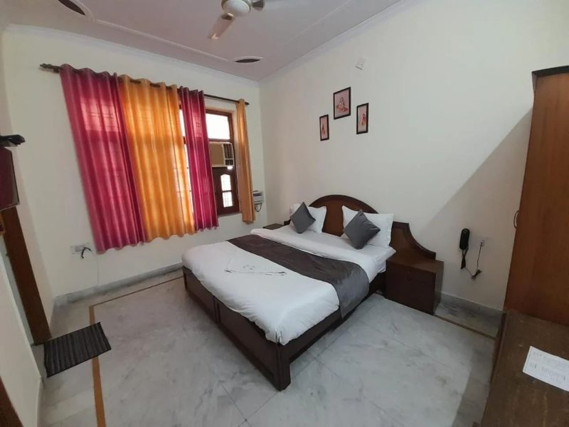 Hotel The Holiday Home & Homestay