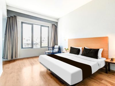 Super Townhouse by OYO Lakdikapul