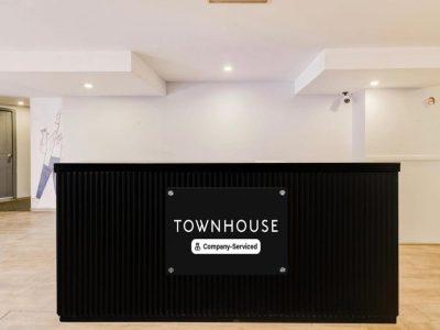 Super Townhouse by OYO Lakdikapul