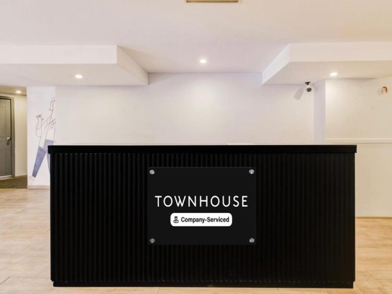 Super Townhouse by OYO Lakdikapul