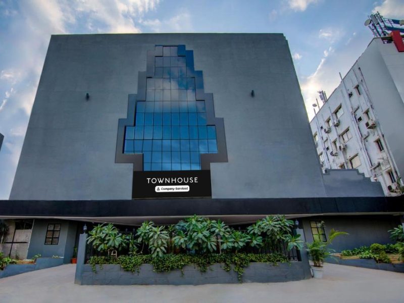 Super Townhouse by OYO Lakdikapul