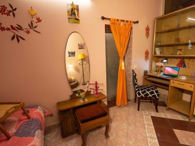 Luxury AC Boutique BnB, 2 Bedrooms, Living Game Rooms, Kitchen, Work Desk