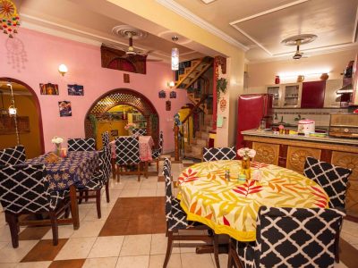 Luxury AC Boutique BnB, 2 Bedrooms, Living Game Rooms, Kitchen, Work Desk